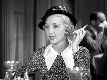 歩道の三人女:ベティ・デイヴィス