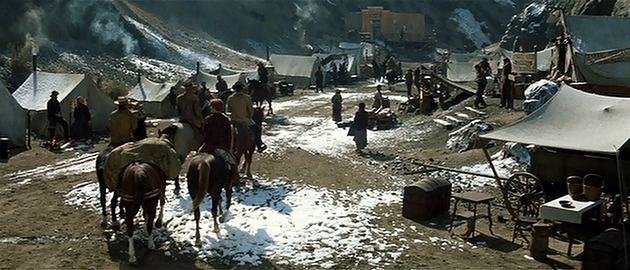 昼下りの決斗:鉱山の町